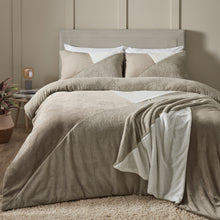 Load image into Gallery viewer, Cosy Larsson Fleece Duvet Set - Natural
