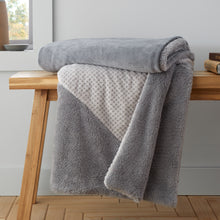 Load image into Gallery viewer, Cosy Larsson Fleece Throw - Grey