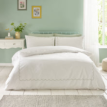 Load image into Gallery viewer, Scallop Border Duvet Set - Green