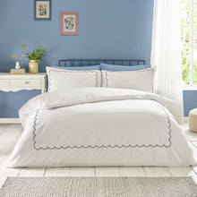 Load image into Gallery viewer, Scallop Border Duvet Set - Navy