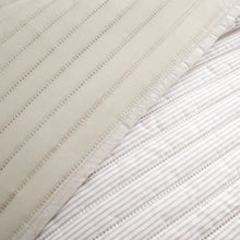 Load image into Gallery viewer, Stripe Bedspread - Natural