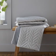 Load image into Gallery viewer, So Soft Velvet Zig Zag Pinsonic Throw