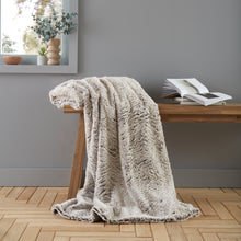 Load image into Gallery viewer, Wolf Throw
