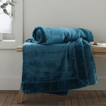 Load image into Gallery viewer, Velvet and Faux Fur Throw - Teal
