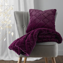 Load image into Gallery viewer, Cosy Diamond Throw - Plum
