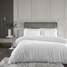 Load image into Gallery viewer, Cosy Diamond Duvet Set - White
