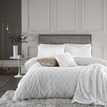 Load image into Gallery viewer, Cosy Diamond Duvet Set - White
