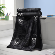 Load image into Gallery viewer, Skulls Throw
