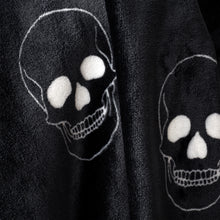Load image into Gallery viewer, Skulls Throw
