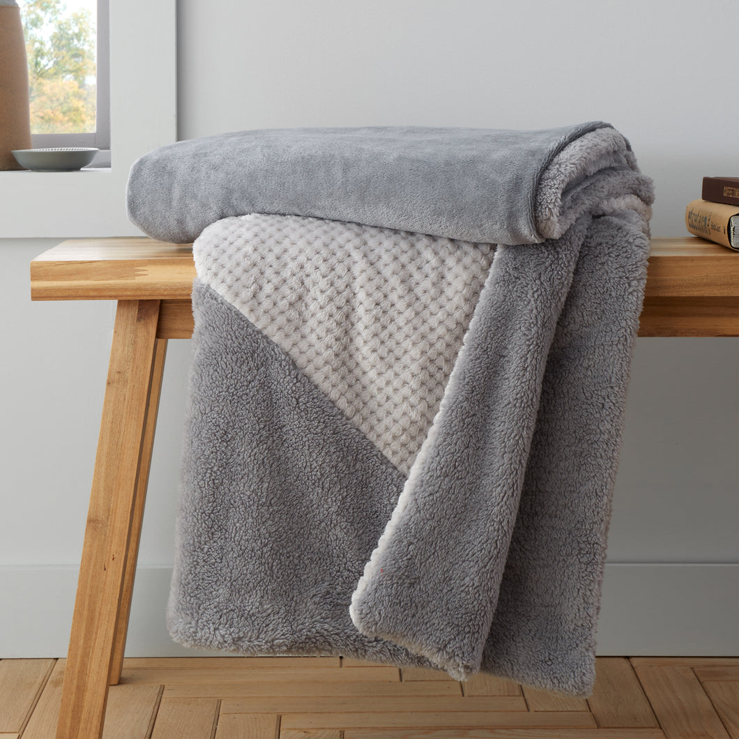 Cosy Larsson Fleece Throw - Grey