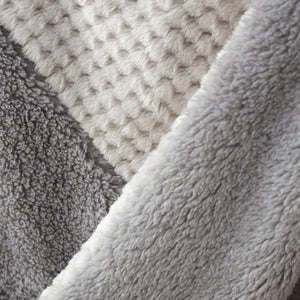 Cosy Larsson Fleece Throw - Grey