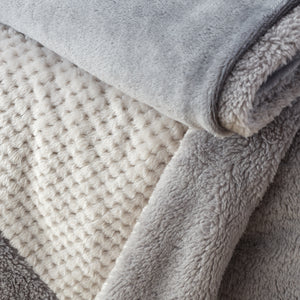 Cosy Larsson Fleece Throw - Grey