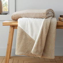 Load image into Gallery viewer, Cosy Larsson Fleece Throw - Natural
