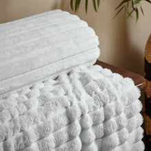 Load image into Gallery viewer, Cosy Ribbed Throw - Grey
