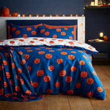 Load image into Gallery viewer, Halloween Pumpkins Throw
