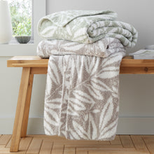Load image into Gallery viewer, So Soft Sorrell Leaves - Natural
