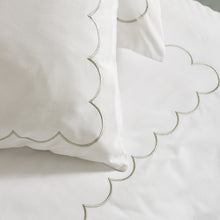 Load image into Gallery viewer, Scallop Border Duvet Set - Green
