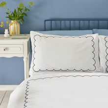 Load image into Gallery viewer, Scallop Border Duvet Set - Navy
