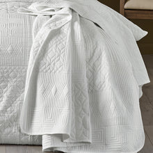 Load image into Gallery viewer, Folkstone Bedspread - White
