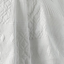 Load image into Gallery viewer, Folkstone Bedspread - White
