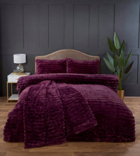 Load image into Gallery viewer, Ribbed Faux Fur Duvet Set - Plum
