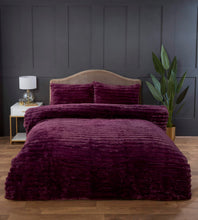 Load image into Gallery viewer, Ribbed Faux Fur Duvet Set - Plum
