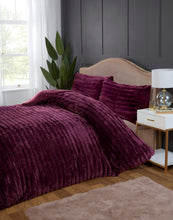 Load image into Gallery viewer, Ribbed Faux Fur Duvet Set - Plum
