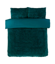 Load image into Gallery viewer, Ribbed Faux Fur Duvet Set - Green

