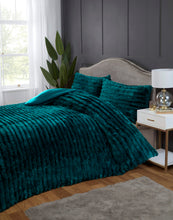 Load image into Gallery viewer, Ribbed Faux Fur Duvet Set - Green
