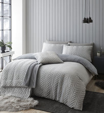 Load image into Gallery viewer, So Soft Velvet Zig Zag Pinsonic Duvet Set
