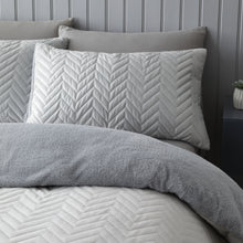 Load image into Gallery viewer, So Soft Velvet Zig Zag Pinsonic Duvet Set
