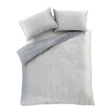 Load image into Gallery viewer, So Soft Velvet Zig Zag Pinsonic Duvet Set
