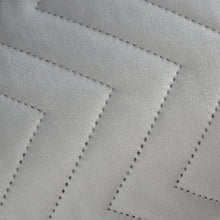 Load image into Gallery viewer, So Soft Velvet Zig Zag Pinsonic Throw
