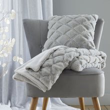 Load image into Gallery viewer, Cosy Diamond Throw - Silver
