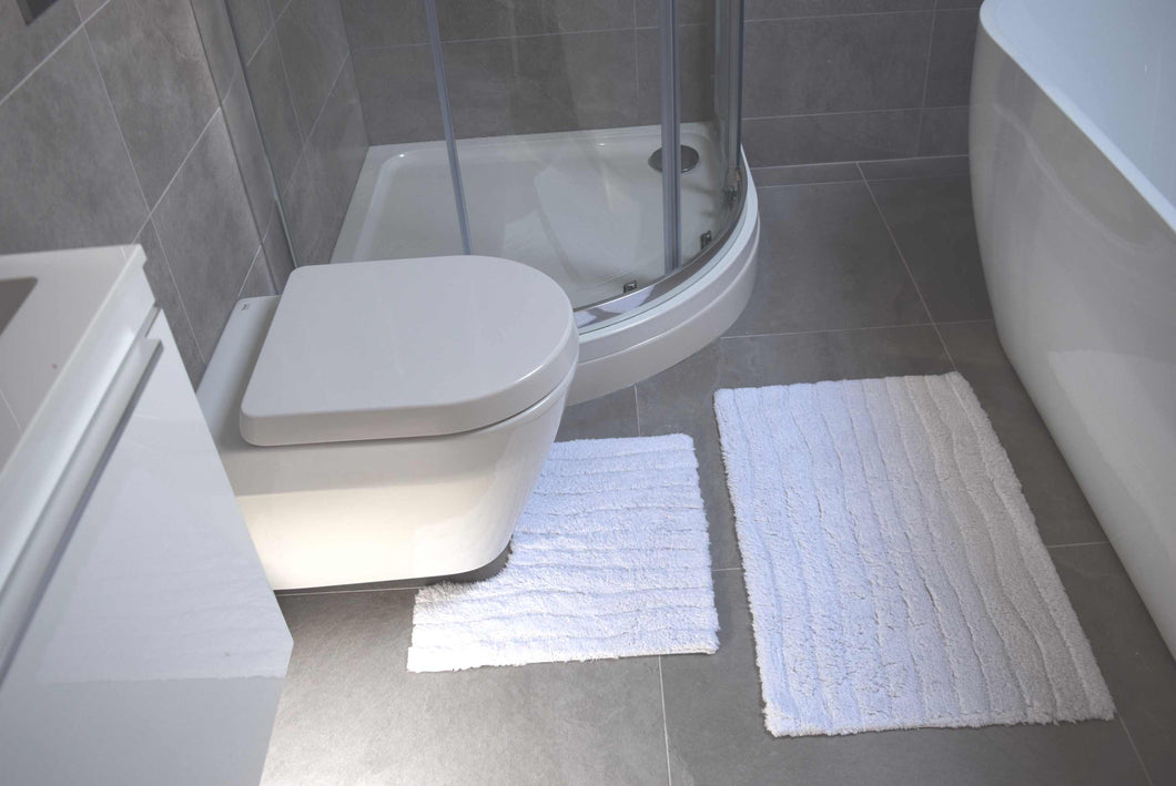 Finley White Bath Mat Set
