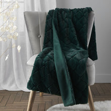 Load image into Gallery viewer, Cosy Diamond Throw - Bottle Green
