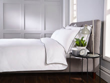 Load image into Gallery viewer, White/Grey 400 Thread Count Piped Duvet Set
