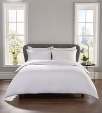 Load image into Gallery viewer, White/Grey 400 Thread Count Piped Duvet Set
